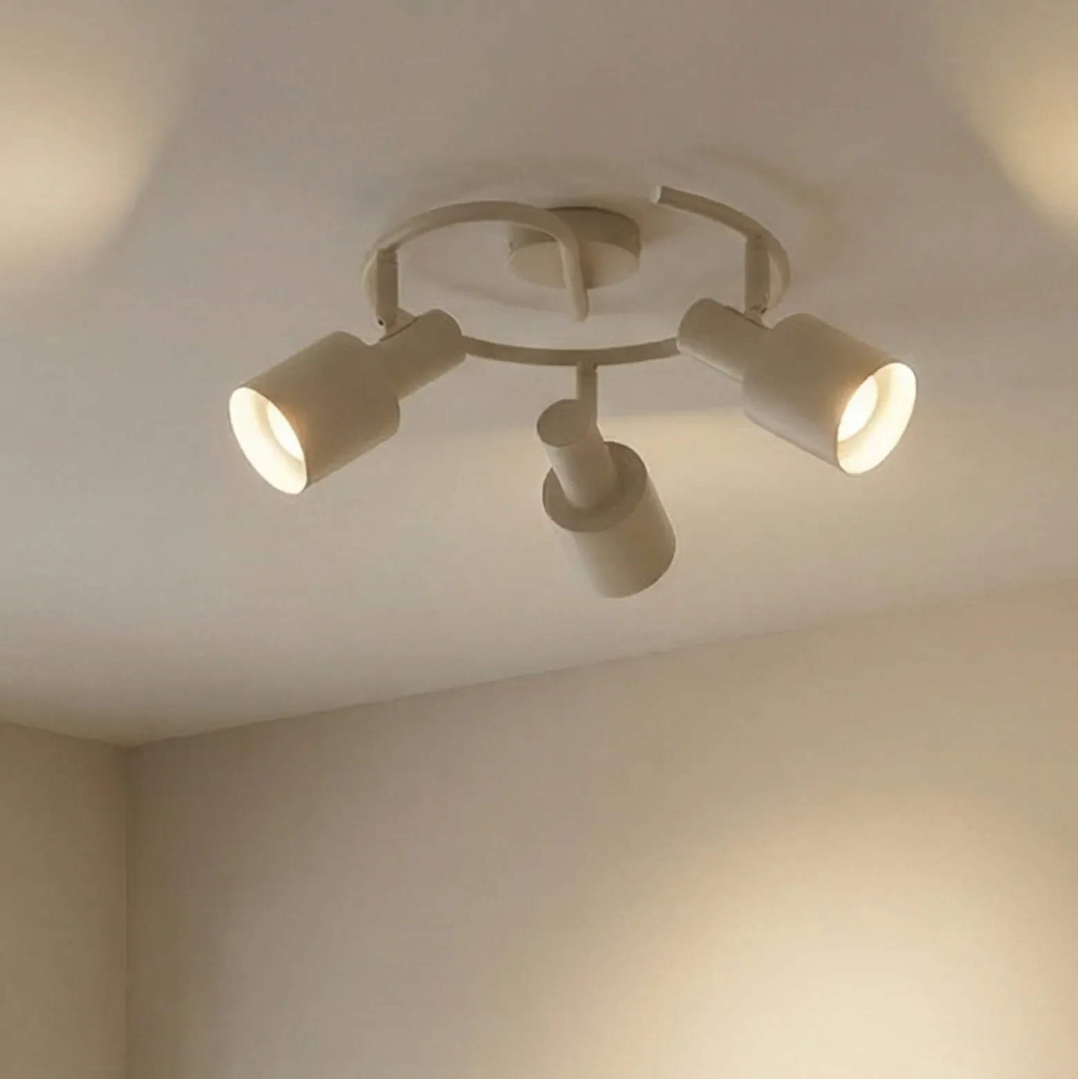Lindby kattovalaisin Ovelia, beige, 3-valo, metalli, E27