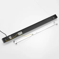 Lindby Kirista-riippuvalo, 4-lamppuinen, musta/puu, 100 cm, E27
