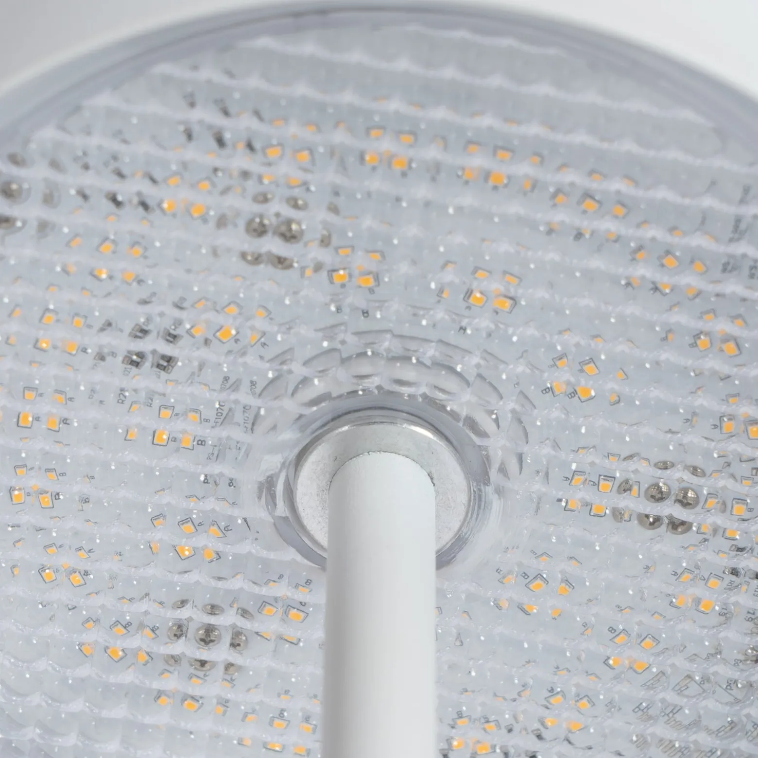 Lindby ladattava LED-pöytävalaisin Janea CUBE, valkoinen, metallia