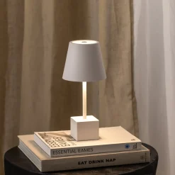 Lindby ladattava LED-pöytävalaisin Janea CUBE, valkoinen, metallia