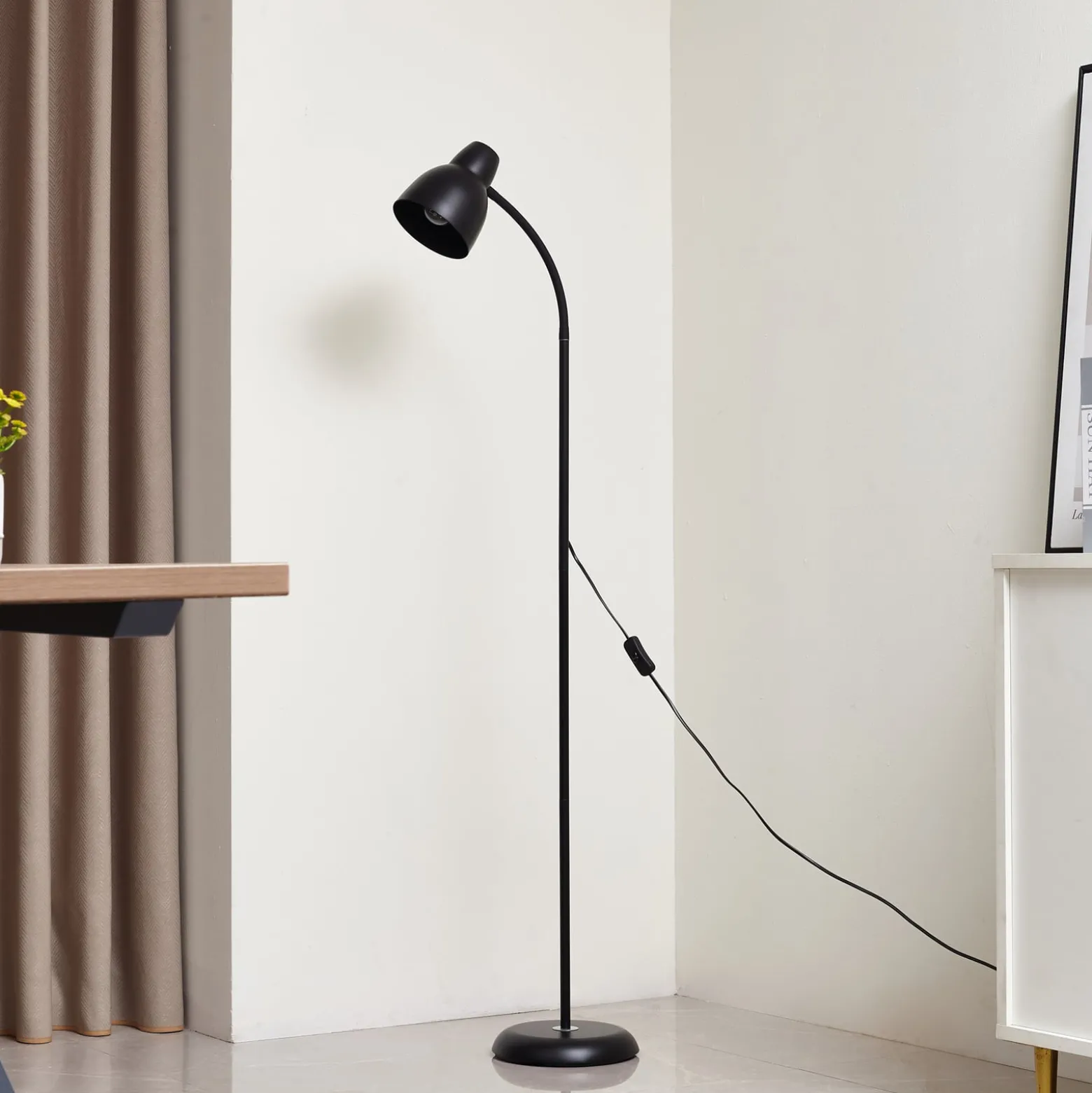 Lindby lattiavalaisin Tebbi, musta, metalli, korkeus 150 cm