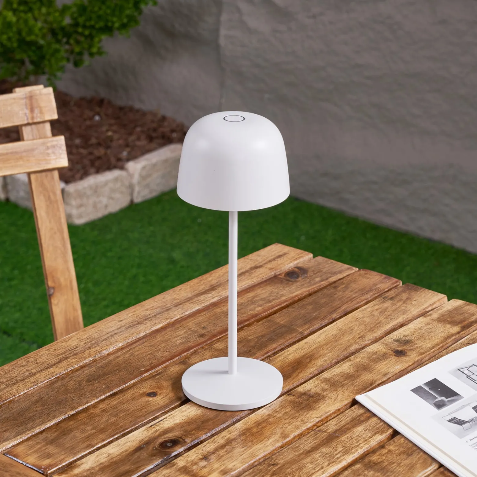 Lindby LED-akkukäyttöinen pöytävalaisin Arietty, valkoinen, himmennettävä, IP65