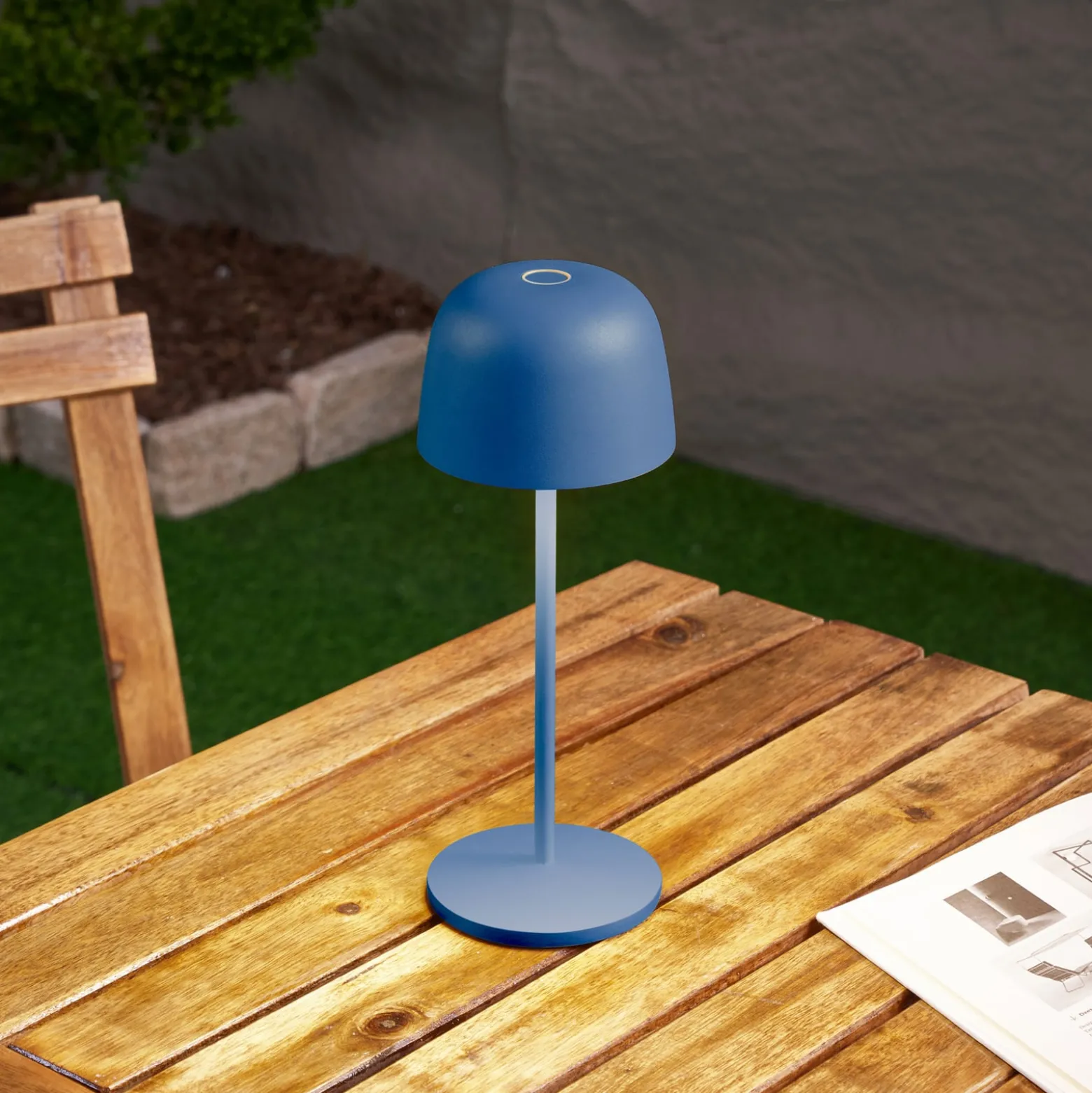 Lindby LED-akku-pöytävalaisin Arietty, sininen, himmennettävä, IP65