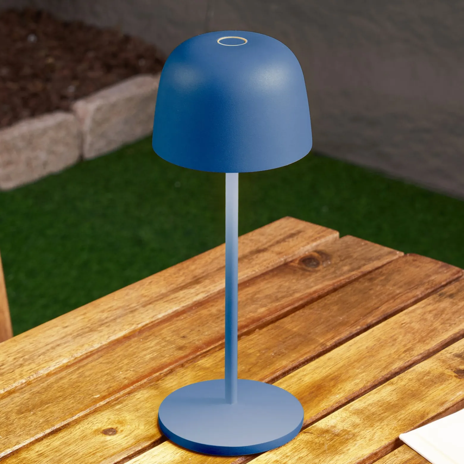 Lindby LED-akku-pöytävalaisin Arietty, sininen, himmennettävä, IP65