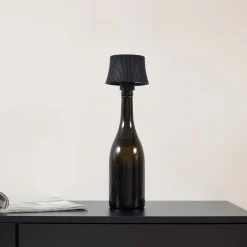 Lindby LED-akkupöytävalaisin Linor, musta, USB, kosketusdimmeri