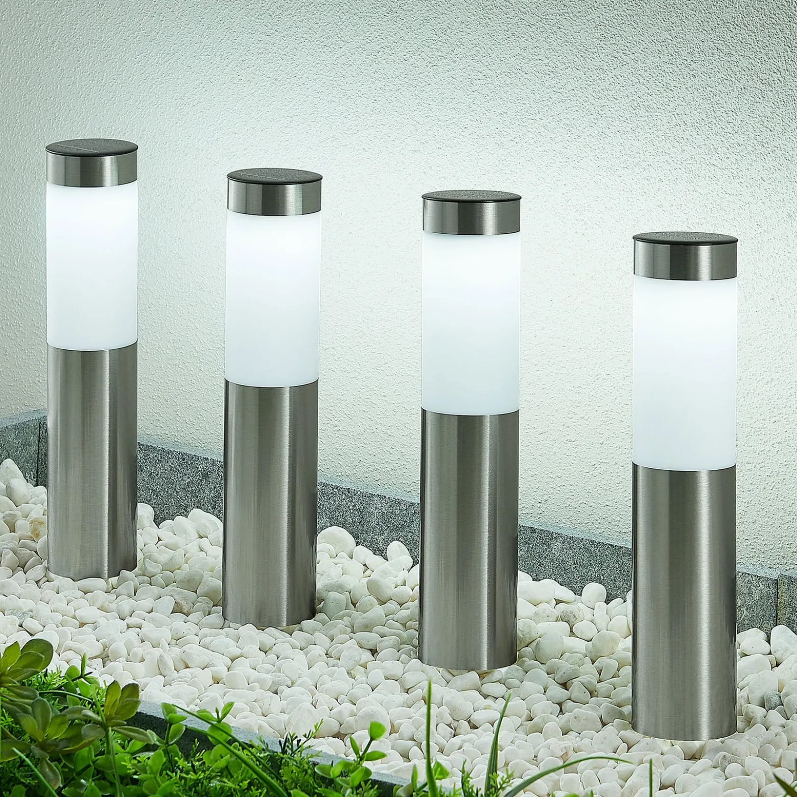 Lindby LED-aurinkokantavalaisin, 4 kpl, maapiikki, 31 cm, IP44