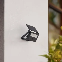 Lindby LED-aurinkokäyttöinen seinävalaisin Rikard, musta, ruostumaton teräs