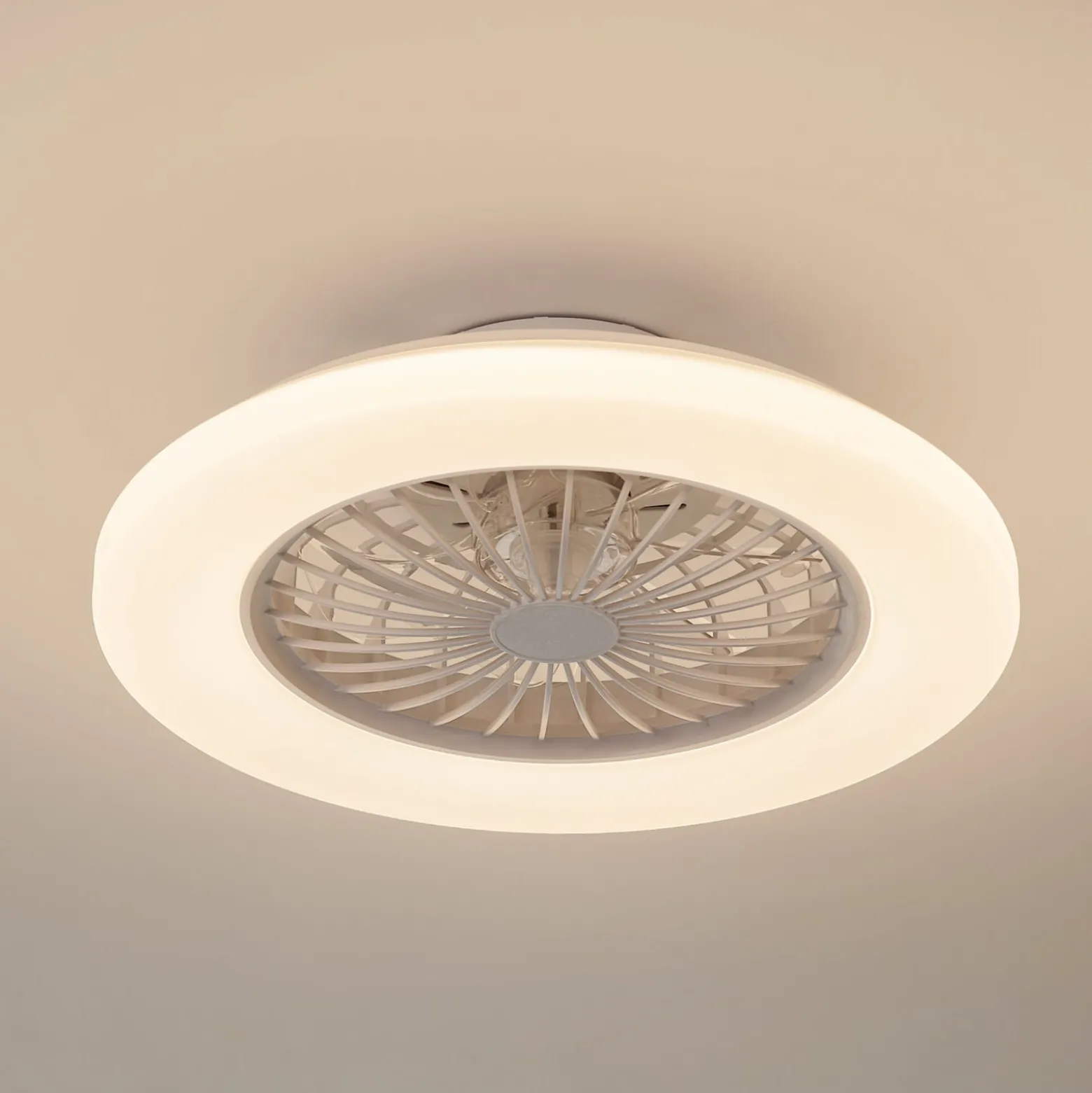 Lindby LED-kattotuuletin Vedin, valkoinen, DC, Ø 49 cm, CCT