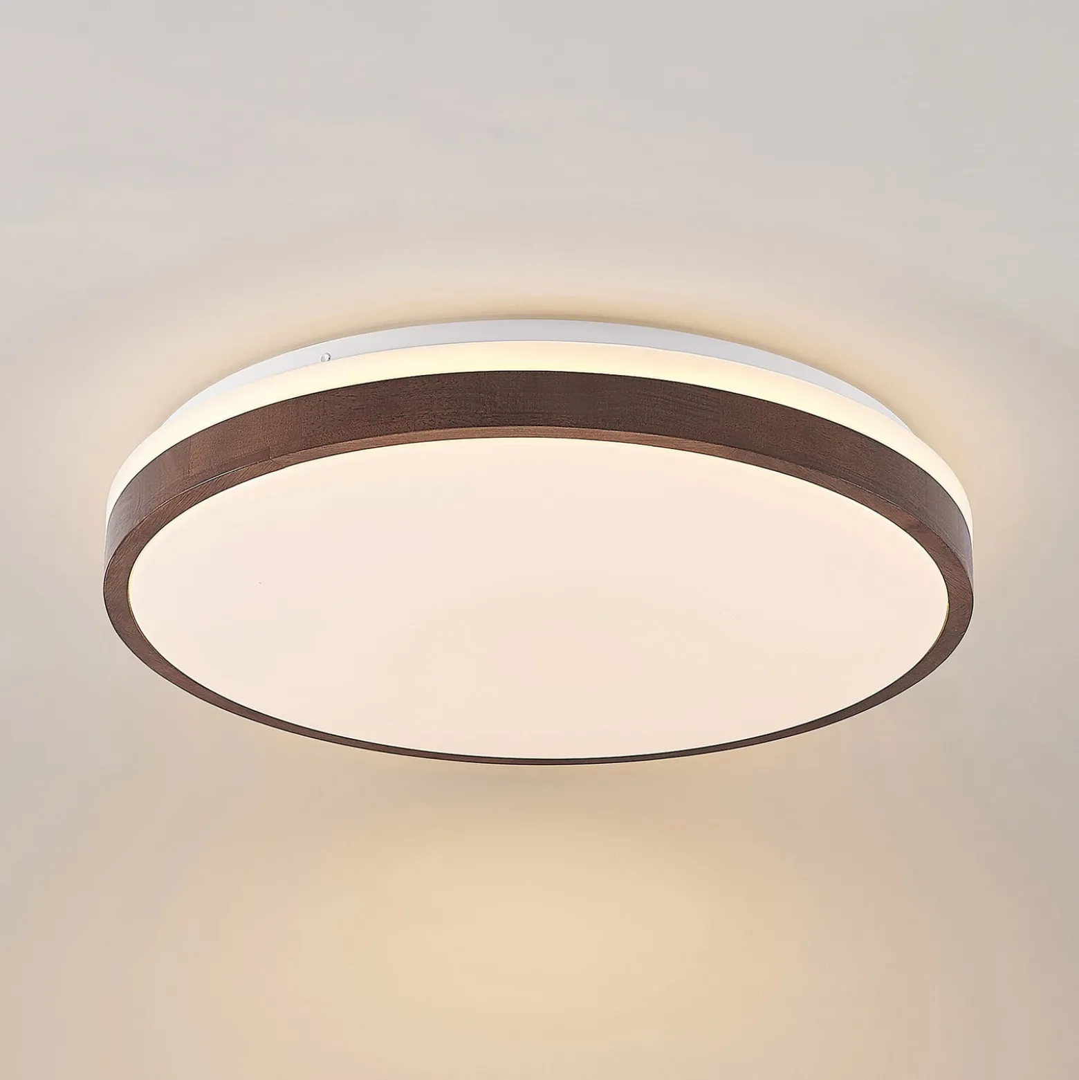 Lindby LED-kattovalaisin Hudsona, halkaisija 49 cm, puu, ruskea
