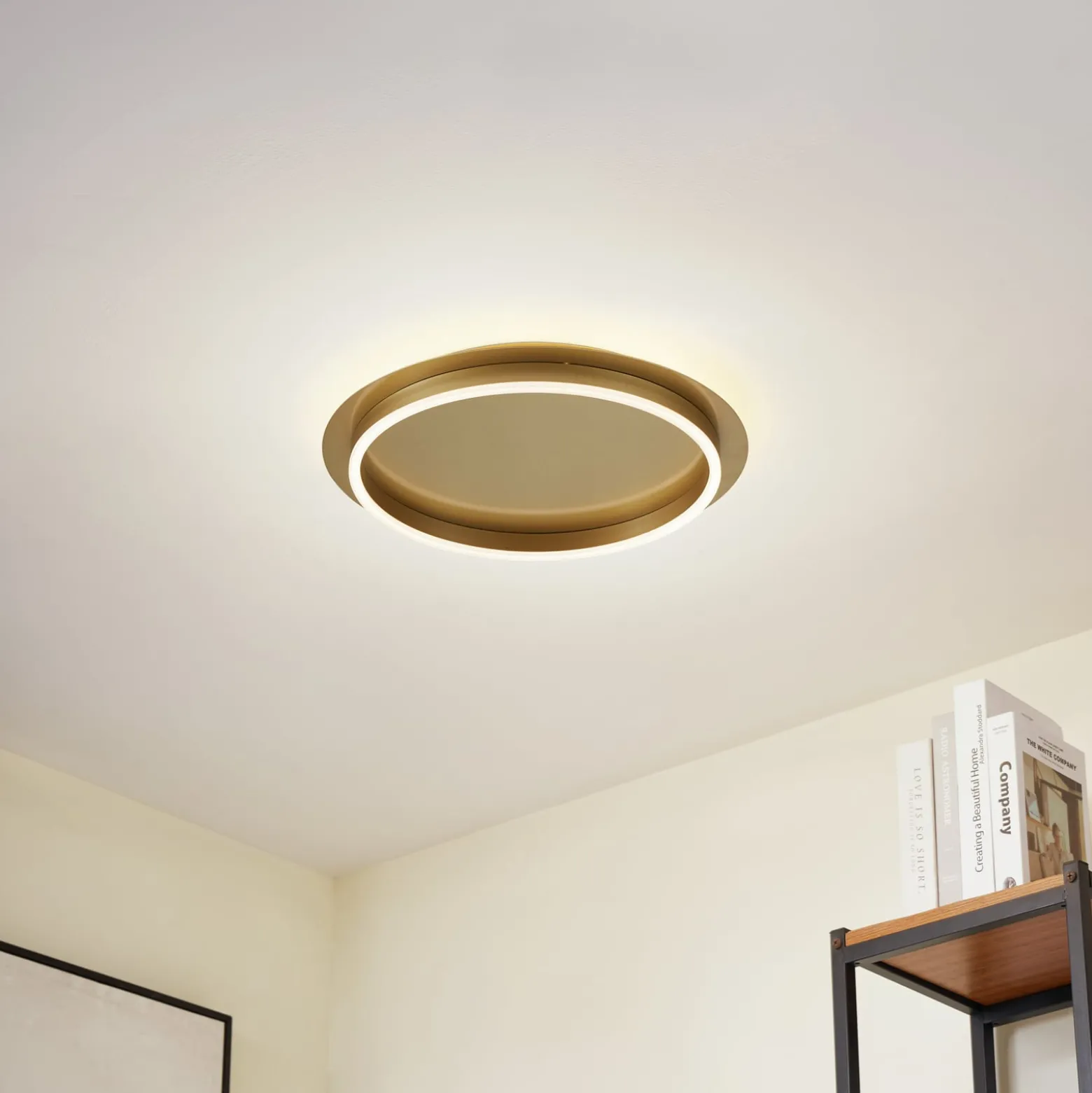 Lindby LED-kattovalaisin Kunis, kulta, muovia, Ø 46cm