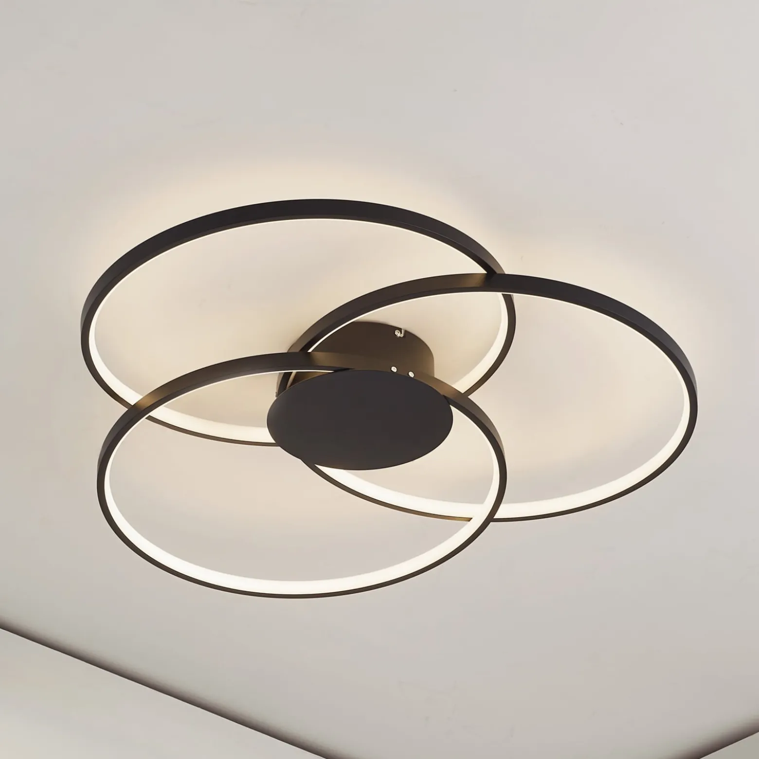 Lindby LED-kattovalaisin Riley, musta, 3000 K, himmennettävä