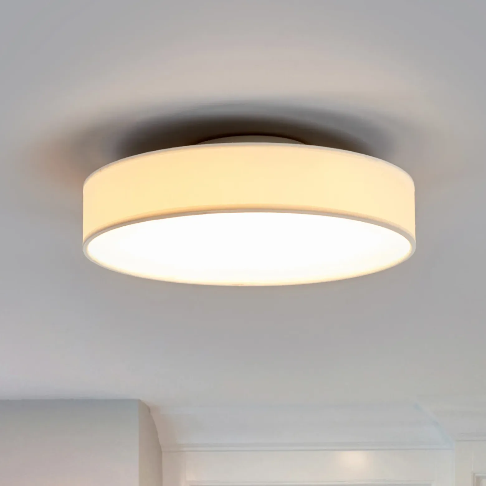 Lindby LED-kattovalaisin Saira, Ø 30 cm, valkoinen, tekstiili