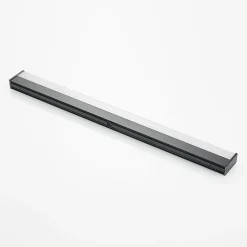 Lindby LED-kylpyhuoneen seinävalaisin Ulisan, 89 cm, musta, kulmikas