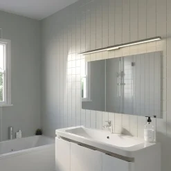 Lindby LED-kylpyhuone- ja peilivalaisin Alenia, 120 cm, kromi