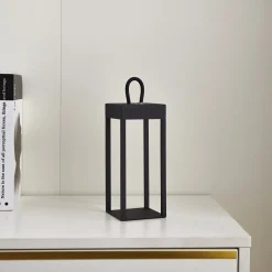 Lindby LED-ladattava pöytävalaisin Iruna, musta, metalli, 27cm, himmeä.