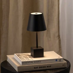 Lindby LED ladattava pöytävalaisin Janea CUBE, musta, metallia