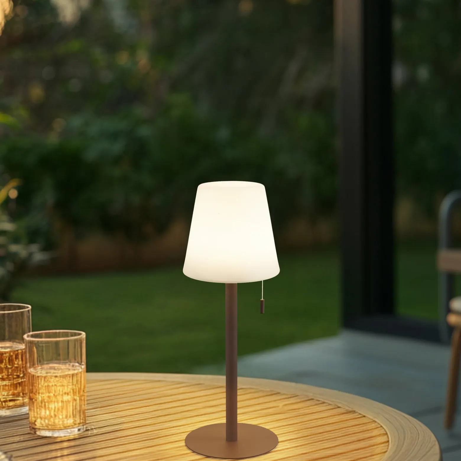 Lindby LED-ladattava valaisin Azalea musta alumiini CCT korkeussäädettävä