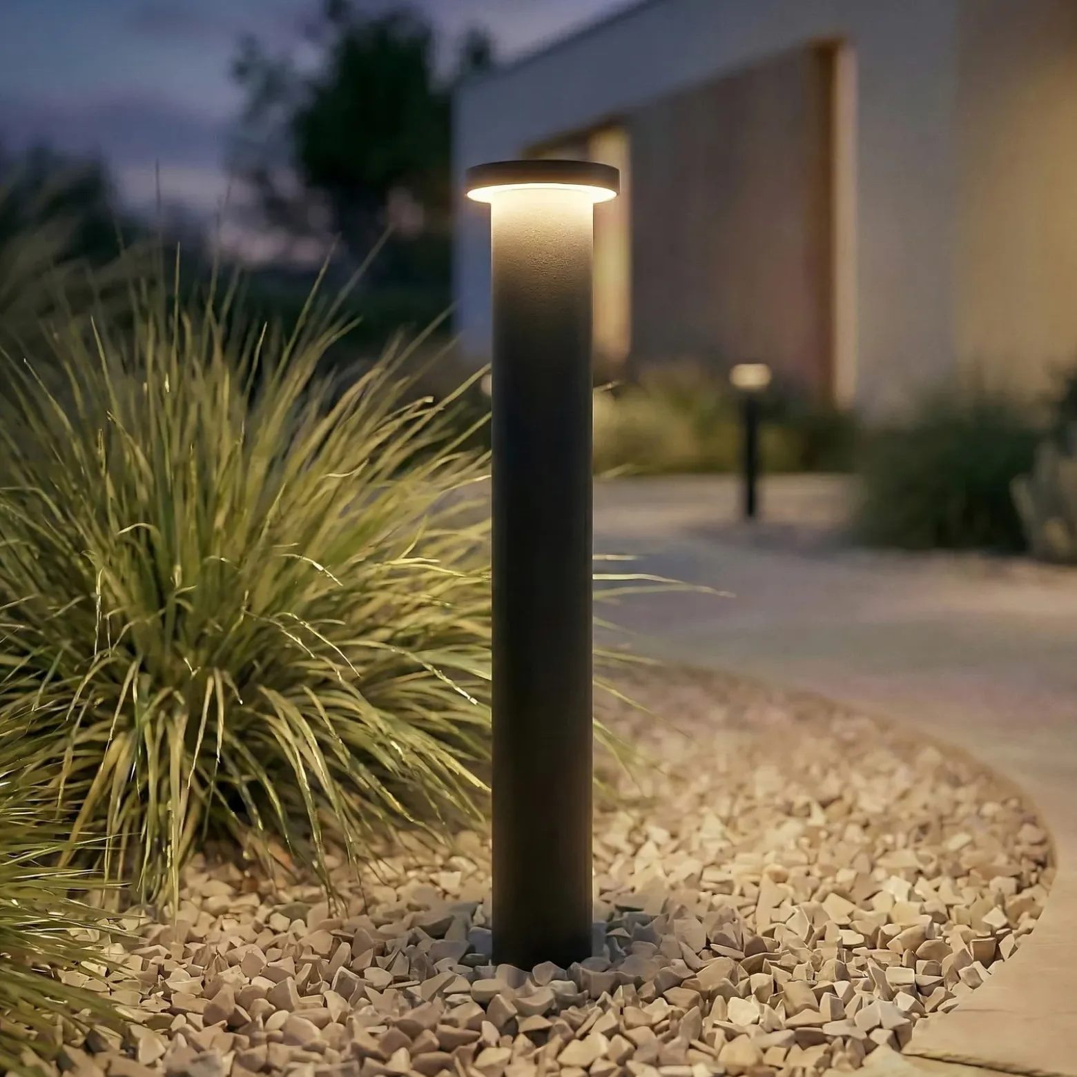 Lindby LED-pylväsvalaisin Cirel, korkeus 45 cm, musta, IP65