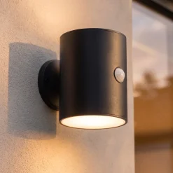 Lindby LED-seinävalaisin Amren, musta, ABS, anturi