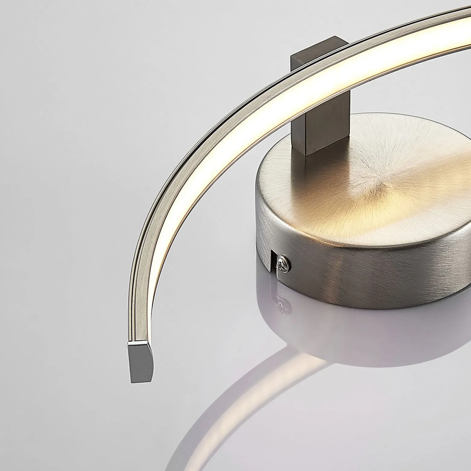 Lindby LED-seinävalaisin Iven, leveys 34 cm, nikkeli, 3000 K