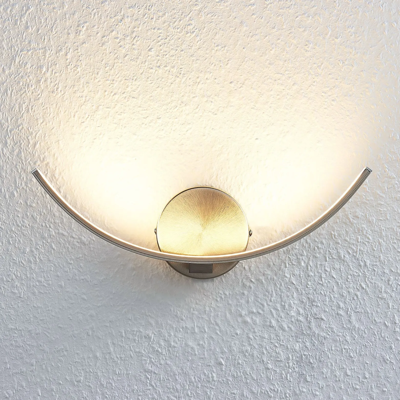 Lindby LED-seinävalaisin Iven, leveys 34 cm, nikkeli, 3000 K