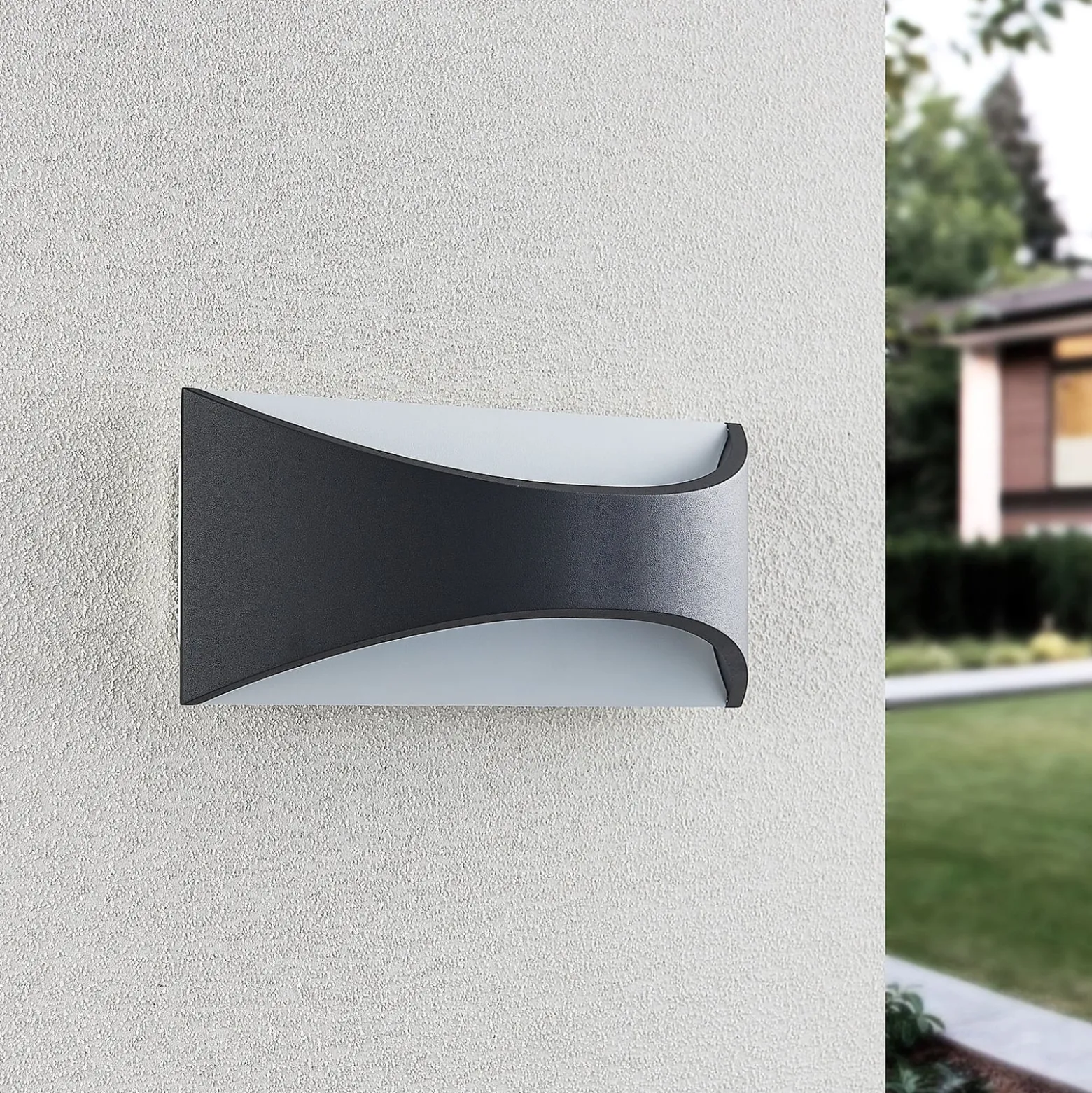 Lindby LED-seinävalaisin Mathea, 30 cm, antrasiitti, alumiini, IP65