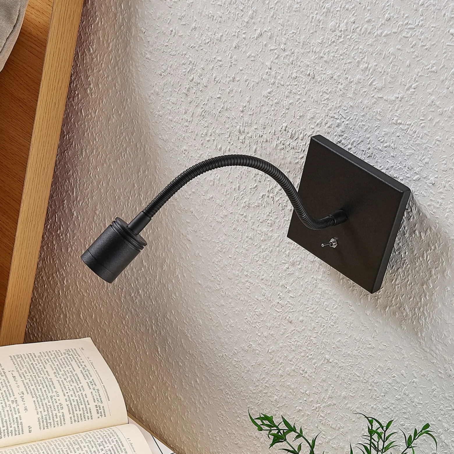Lindby LED-seinävalaisin Mayar, musta, metalli, lukulamppu, 11cm