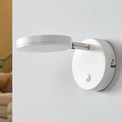 Lindby LED-seinävalaisin Milow, valkoinen, 9,6 cm korkea, kytkin