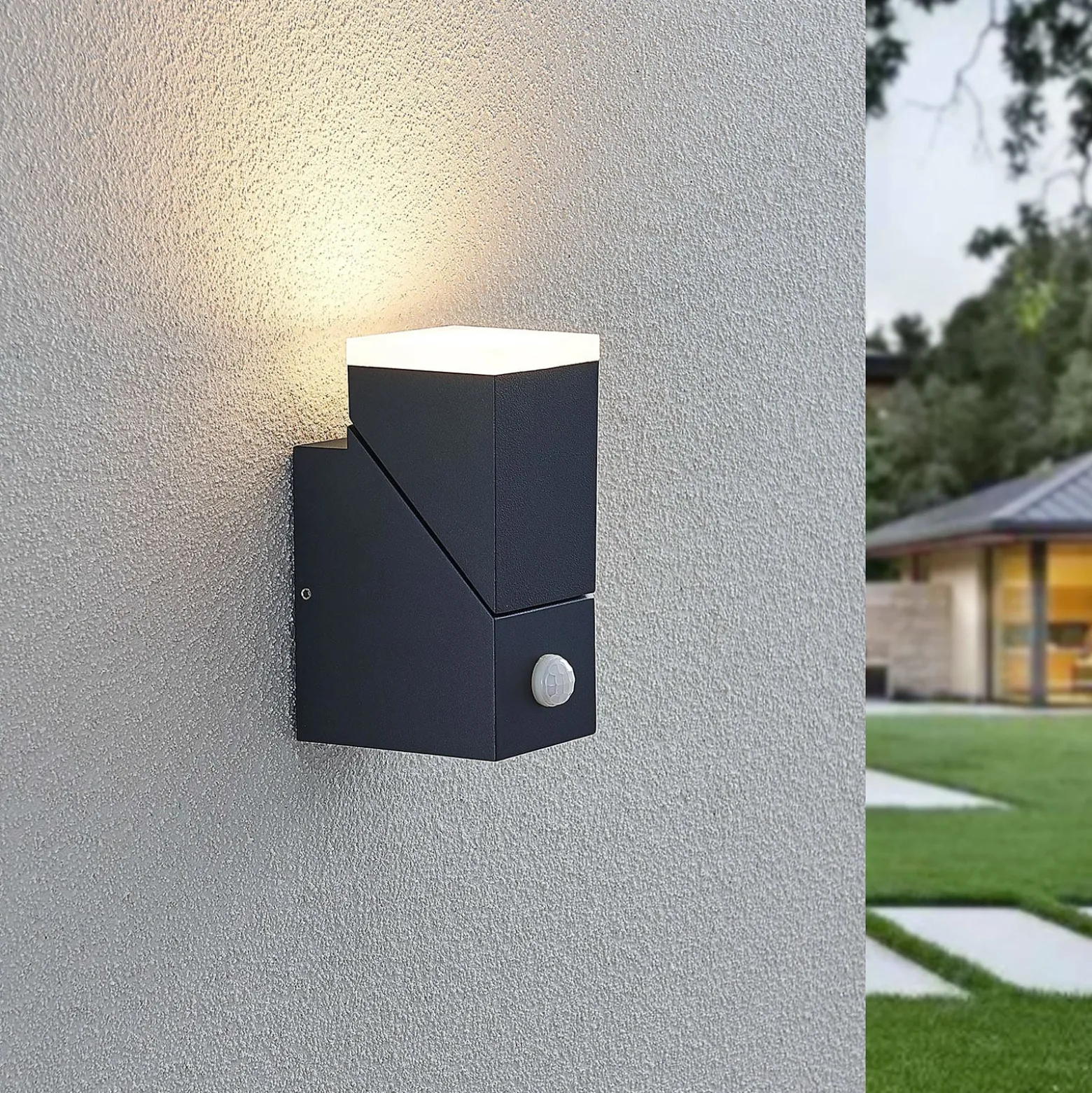 Lindby LED-seinävalaisin Sally, 15 cm, antrasiitti, IP54, anturi