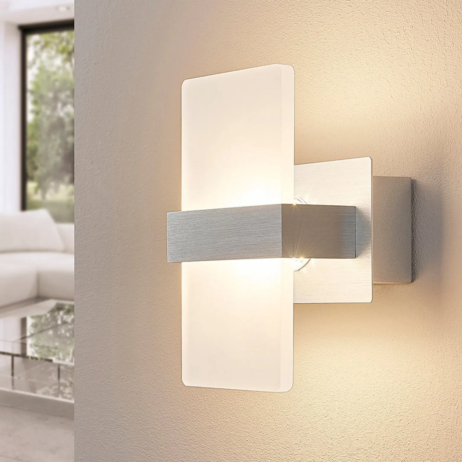 Lindby LED-seinävalaisin Yorick, 18 cm, alumiini/valkoinen, kytkimellä