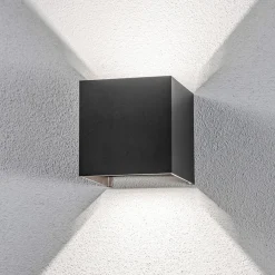 Lindby LED-ulkoseinälamppu Nivar, kulmikas, musta, 10 cm, IP54