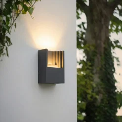 Lindby LED-ulkoseinävalaisin Aurali, 1-lamppuinen, musta, IP65