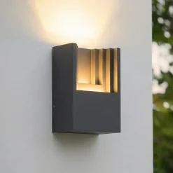 Lindby LED-ulkoseinävalaisin Aurali, 1-lamppuinen, musta, IP65