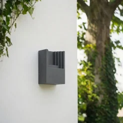 Lindby LED-ulkoseinävalaisin Aurali, 1-lamppuinen, musta, IP65