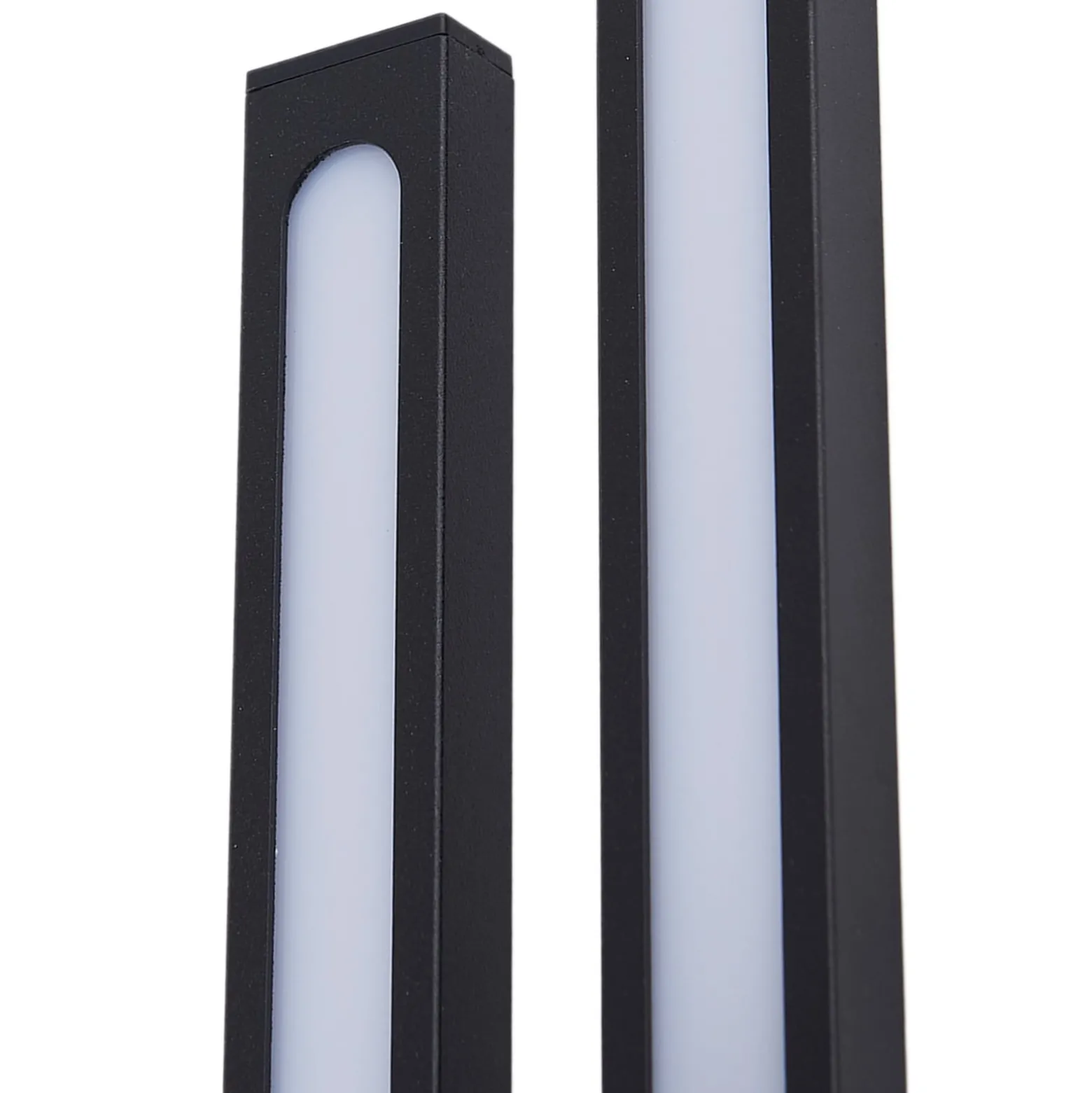 Lindby LED-ulkoseinävalaisin Sakari, musta, alumiini, korkeus 59 cm