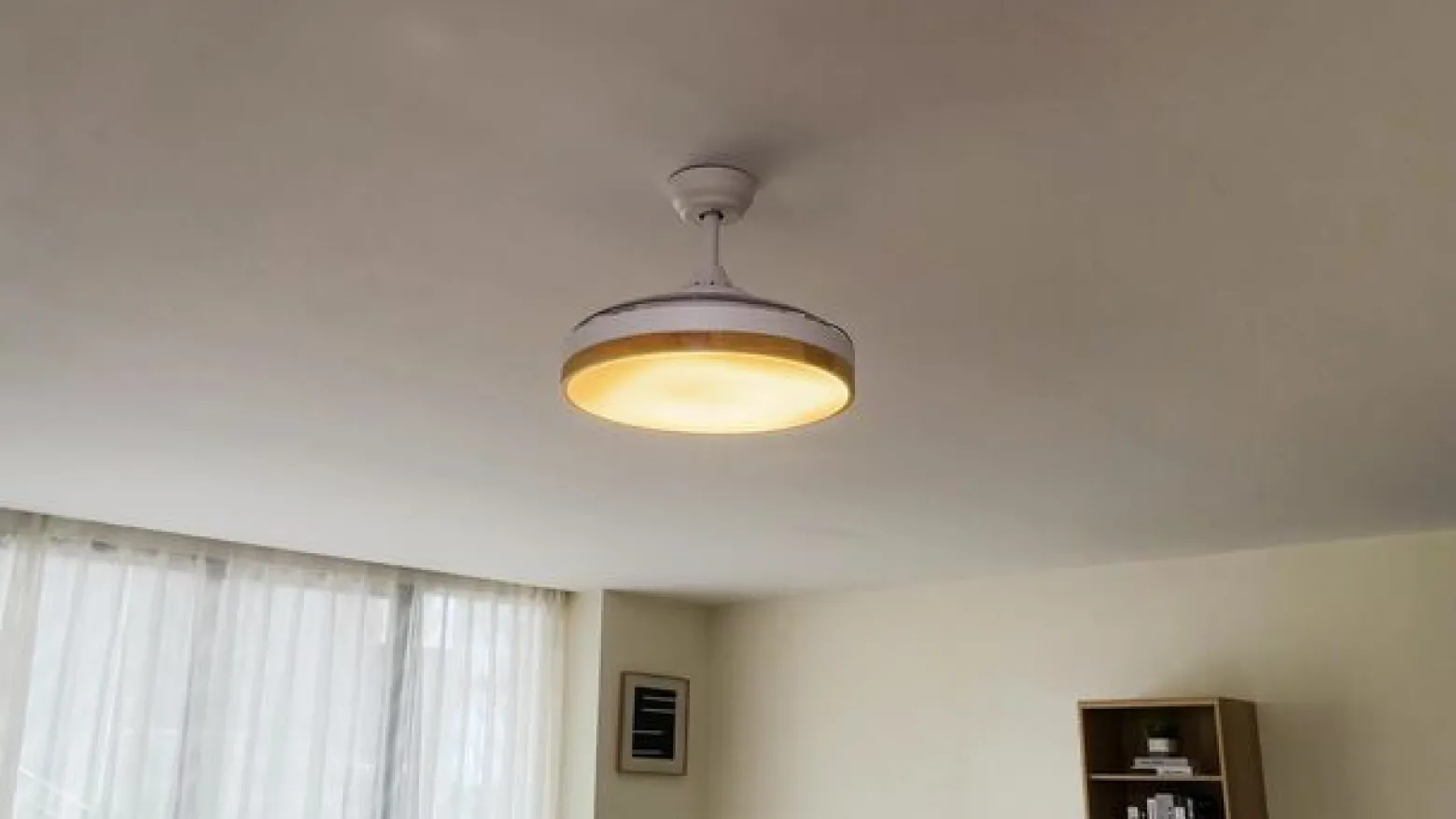 Lindby Oras LED-kattotuuletin, valkoinen, DC, hiljainen, Ø 107 cm
