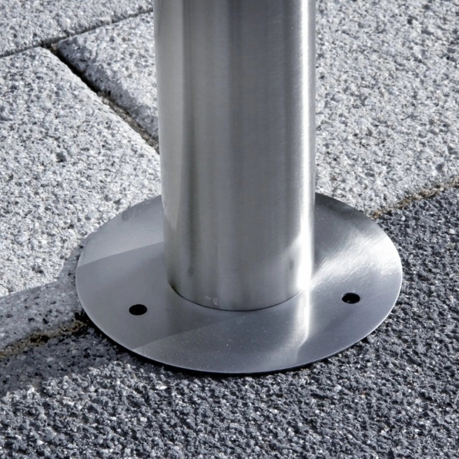 Lindby pylväsvalaisin Damion, 140 cm, ruostumaton teräs, E27, IP44