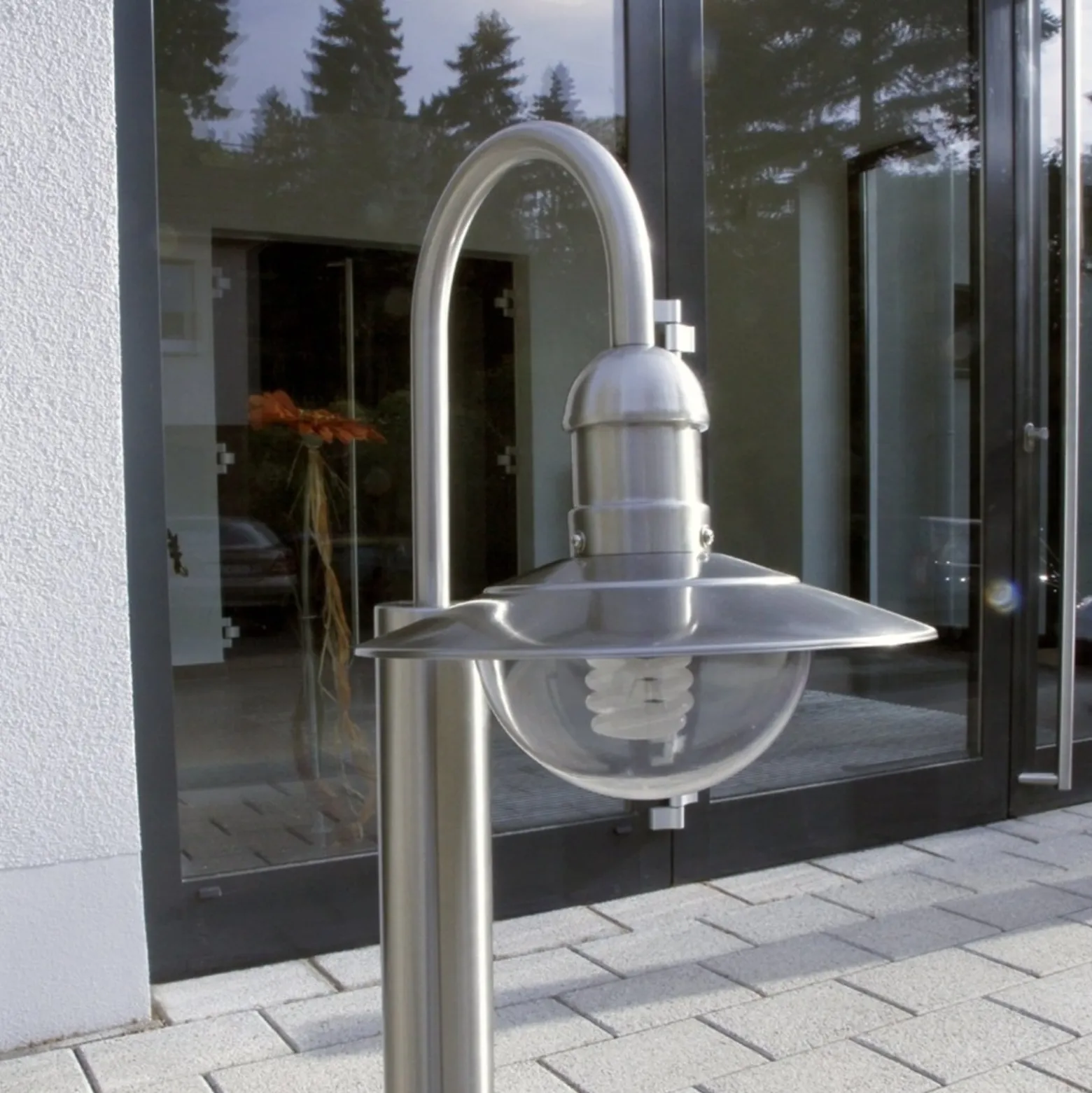 Lindby pylväsvalaisin Damion, 140 cm, ruostumaton teräs, E27, IP44