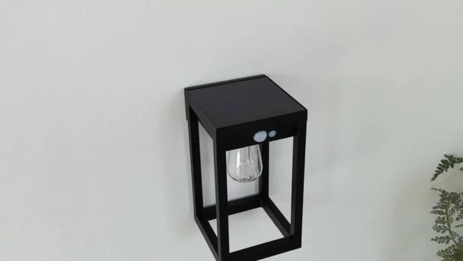 Lindby Smart LED-aurinkoseinävalaisin Enea, anturi, CCT, RGB, Tuya