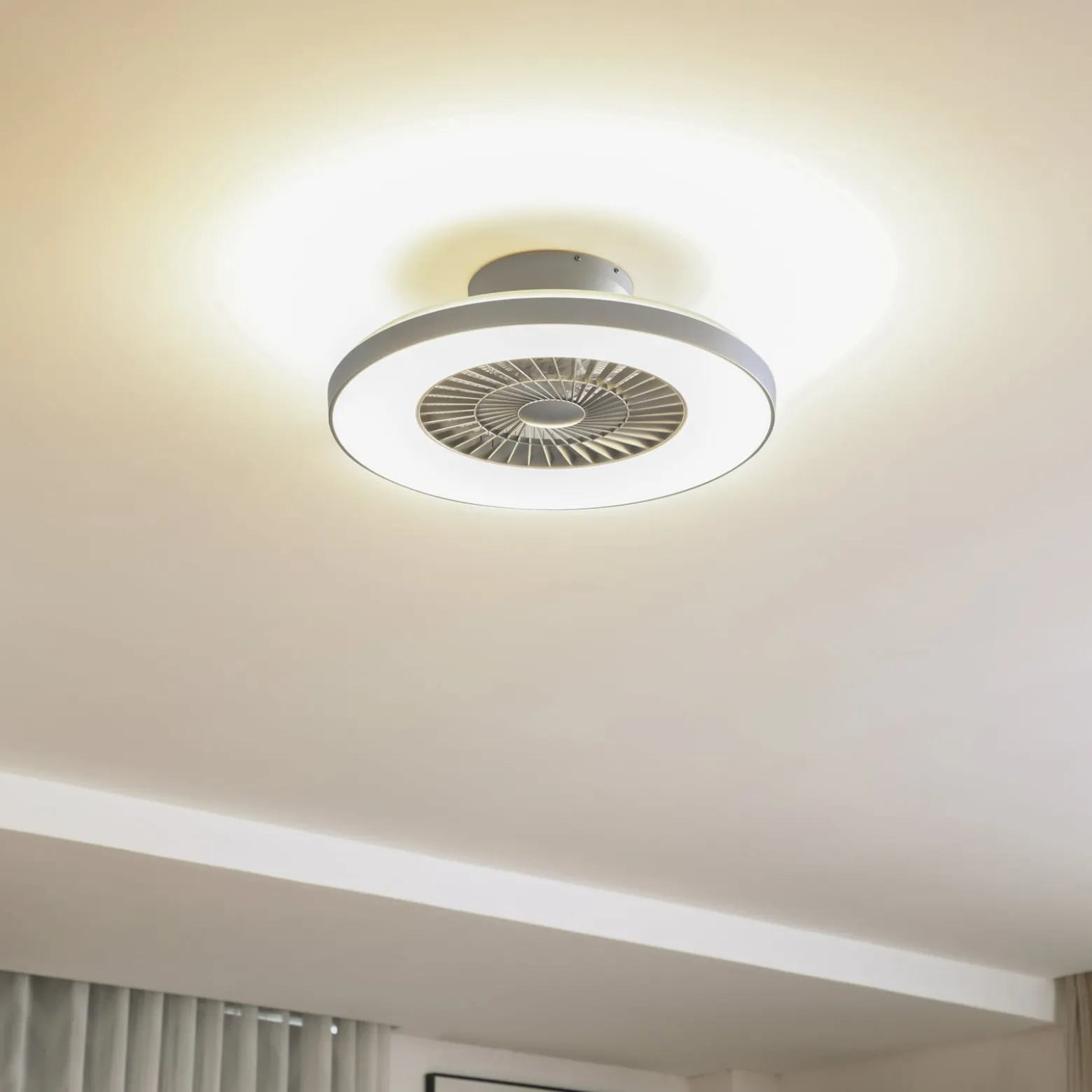 Lindby Smart LED-kattotuuletin Paavo, hopea, hiljainen, Tuya