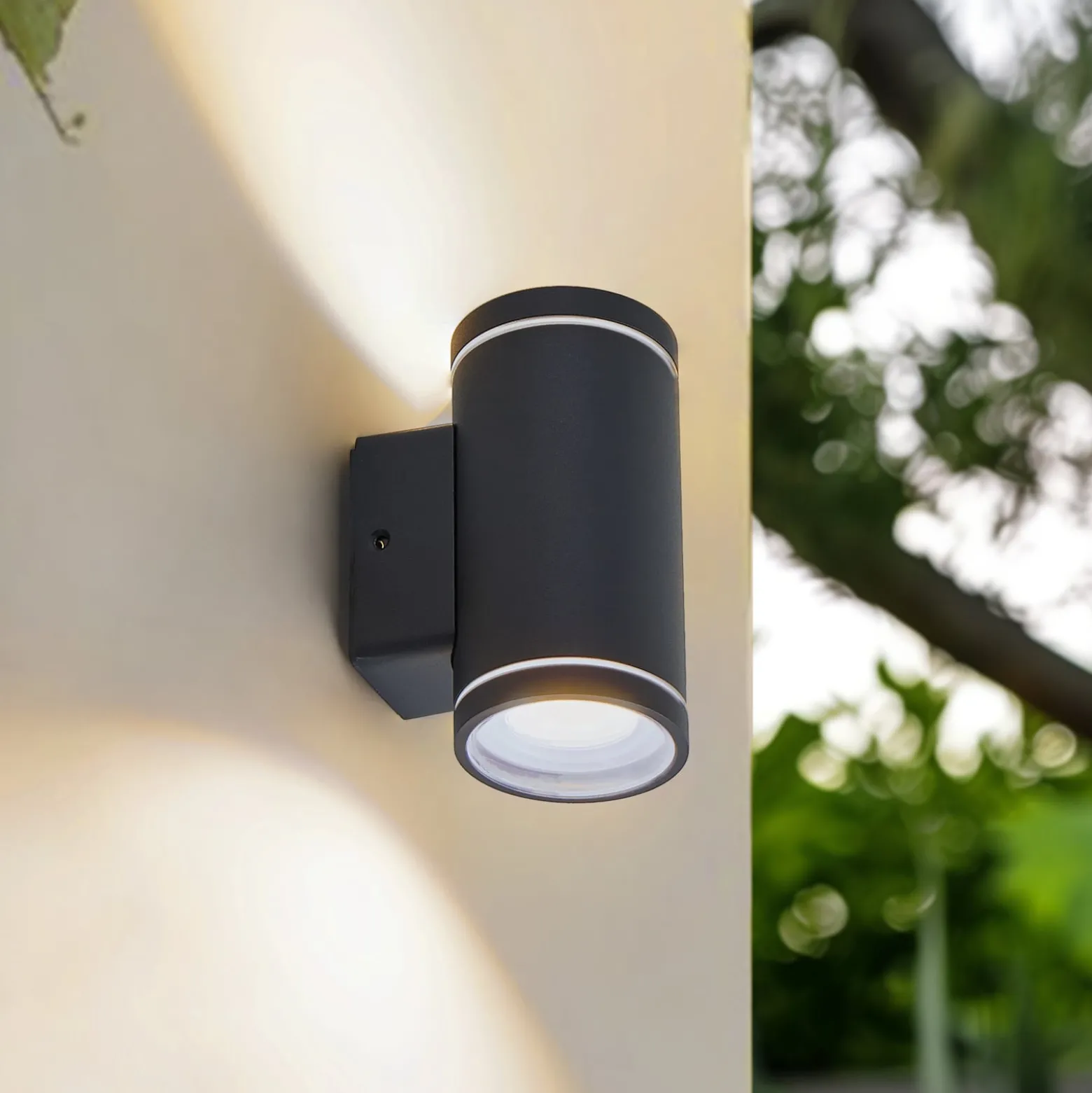 Lindby Smart LED-ulkoseinävalaisin Valtin CCT RGB Tuya IP54