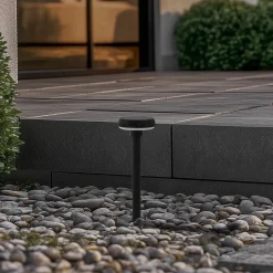 Lindby Solar-LED-maapiikkivalaisin Brinca, musta, PC, anturi