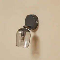 Lindby Spot Katjana, 1-valaisin, 16,9 cm korkea, savulasi, savustettu lasi