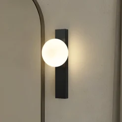 Lindby Tavrik-kylpyhuoneen seinävalaisin, musta/valkoinen, korkeus 30 cm, lasi