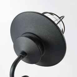 Lindby ulkoseinävalaisin Kyan, korkeus 32 cm, musta, IP44, E27