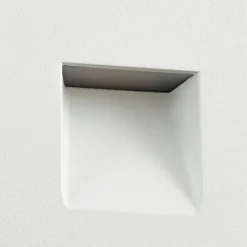 Lindby upotettava LED-seinävalaisin Alune, valkoinen, kulmikas, 8x8cm, IP65