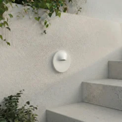 Lindby upotettava LED-seinävalaisin Alune, valkoinen, pyöreä, Ø 8 cm, IP65