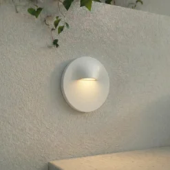 Lindby upotettava LED-seinävalaisin Alune, valkoinen, pyöreä, Ø 8 cm, IP65