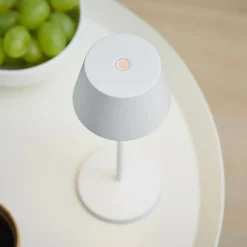 LOOM DESIGN LED-akkukäyttöinen pöytävalaisin Modi Micro, IP65, valkoinen