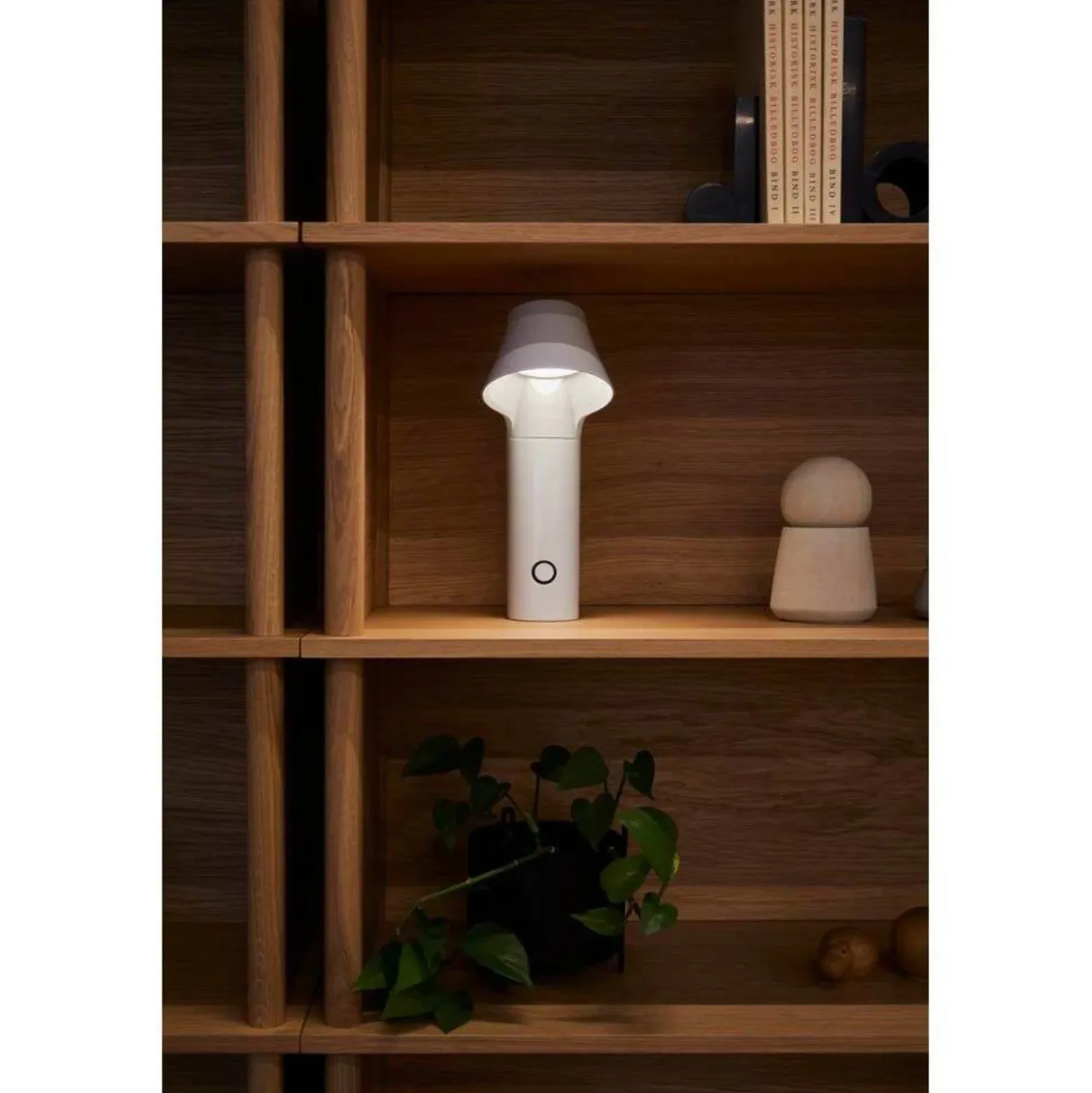 LOOM DESIGN LED-akkukäyttöinen pöytävalaisin Willow, valkoinen, alumiini, IP54